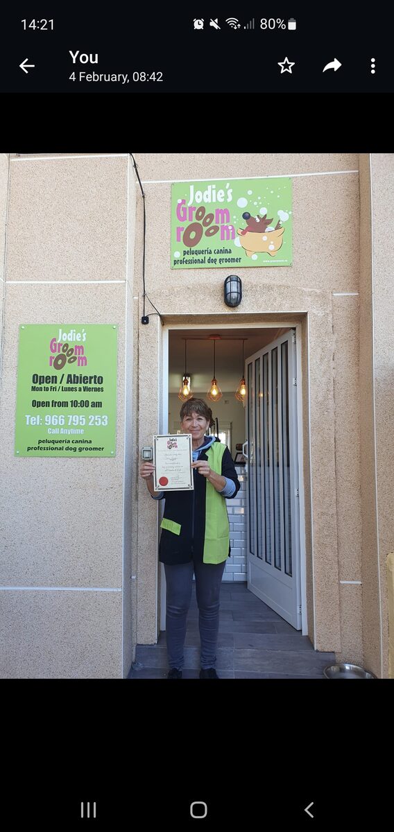Jane G, English, from Spain